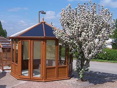 /images/Slides/Home/23 Carlton-PVCu-Summerhouse.jpg